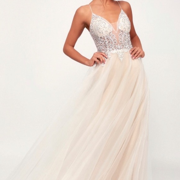 Lulu’s Wedding Dress - Picture 5 of 6